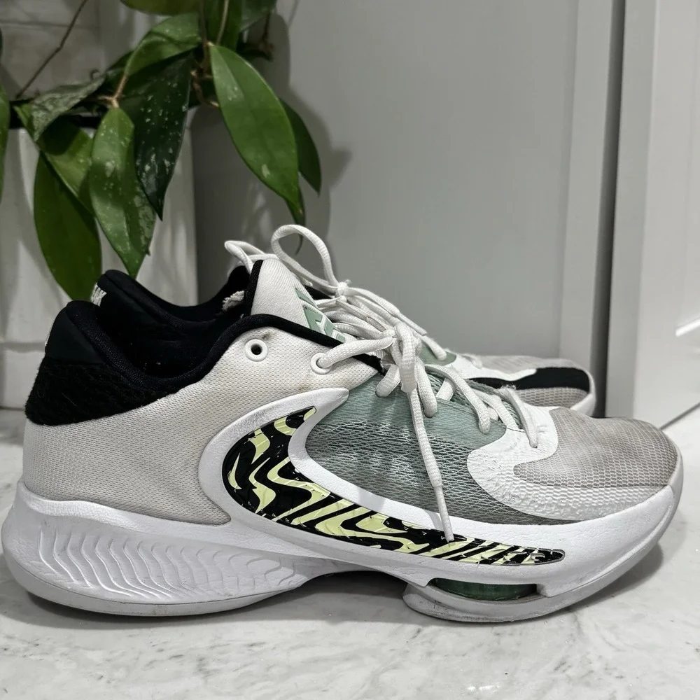 Nike Zoom Freak 4‎ DJ6149-100 White Basketball Shoes Sneakers Men's Size 8.5